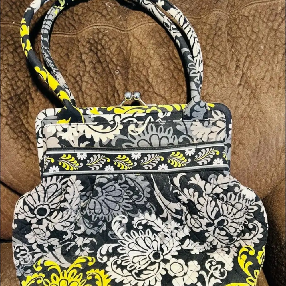 👜 Vera Bradley Structured Handbag – Yellow Floral with Metal Clasp